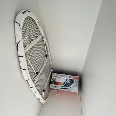 White - Free Parking アパート *