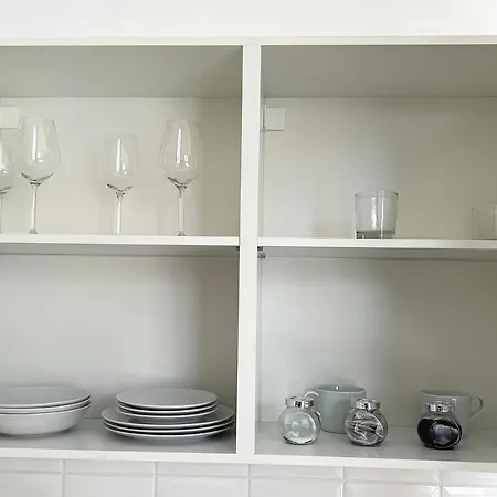 White - Free Parking Lejlighed *