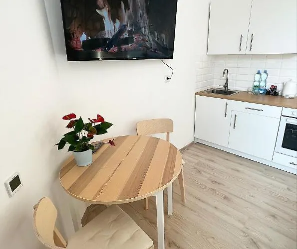 White - Free Parking * كاتوفيتسه