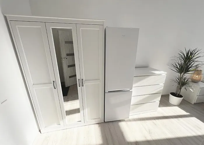 White - Free Parking * Κατοβίτσε